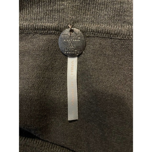 Thyme & Honey Gray V-Neck with White Underlay Sweater       Size: S - Picture 4 of 4